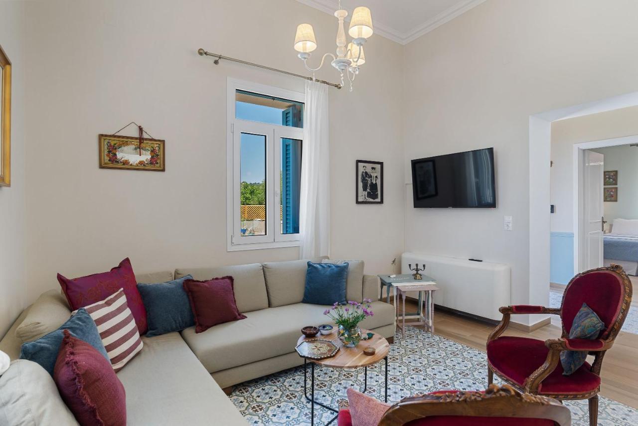 Villa Remedio Neon Khorion  Exteriér fotografie