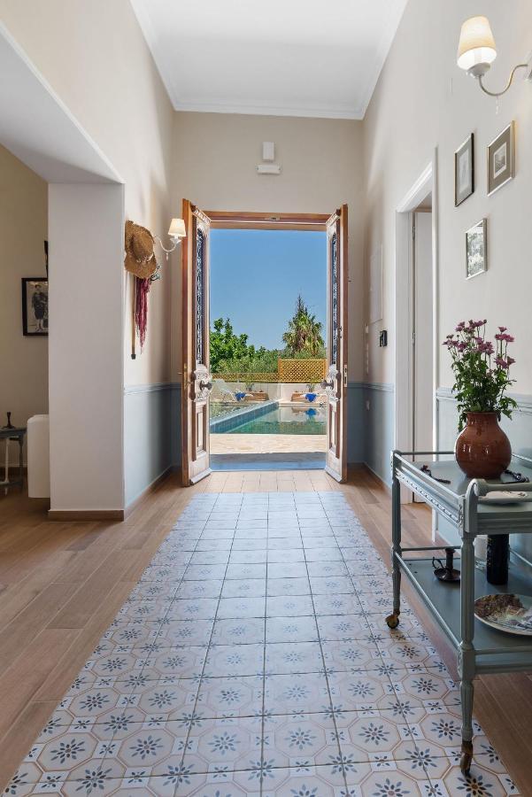 Villa Remedio Neon Khorion  Exteriér fotografie