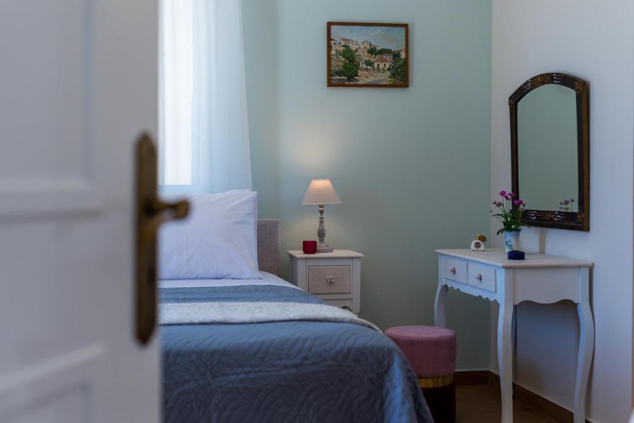 Villa Remedio Neon Khorion  Exteriér fotografie
