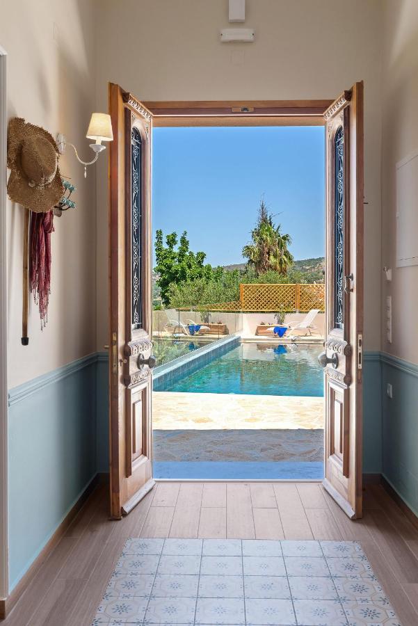 Villa Remedio Neon Khorion  Exteriér fotografie